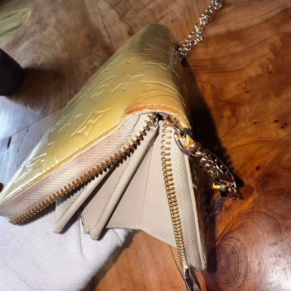 Louis Vuitton monogram, patent leather vintage zippy wallet with unbranded chain - Picture 7 of 17